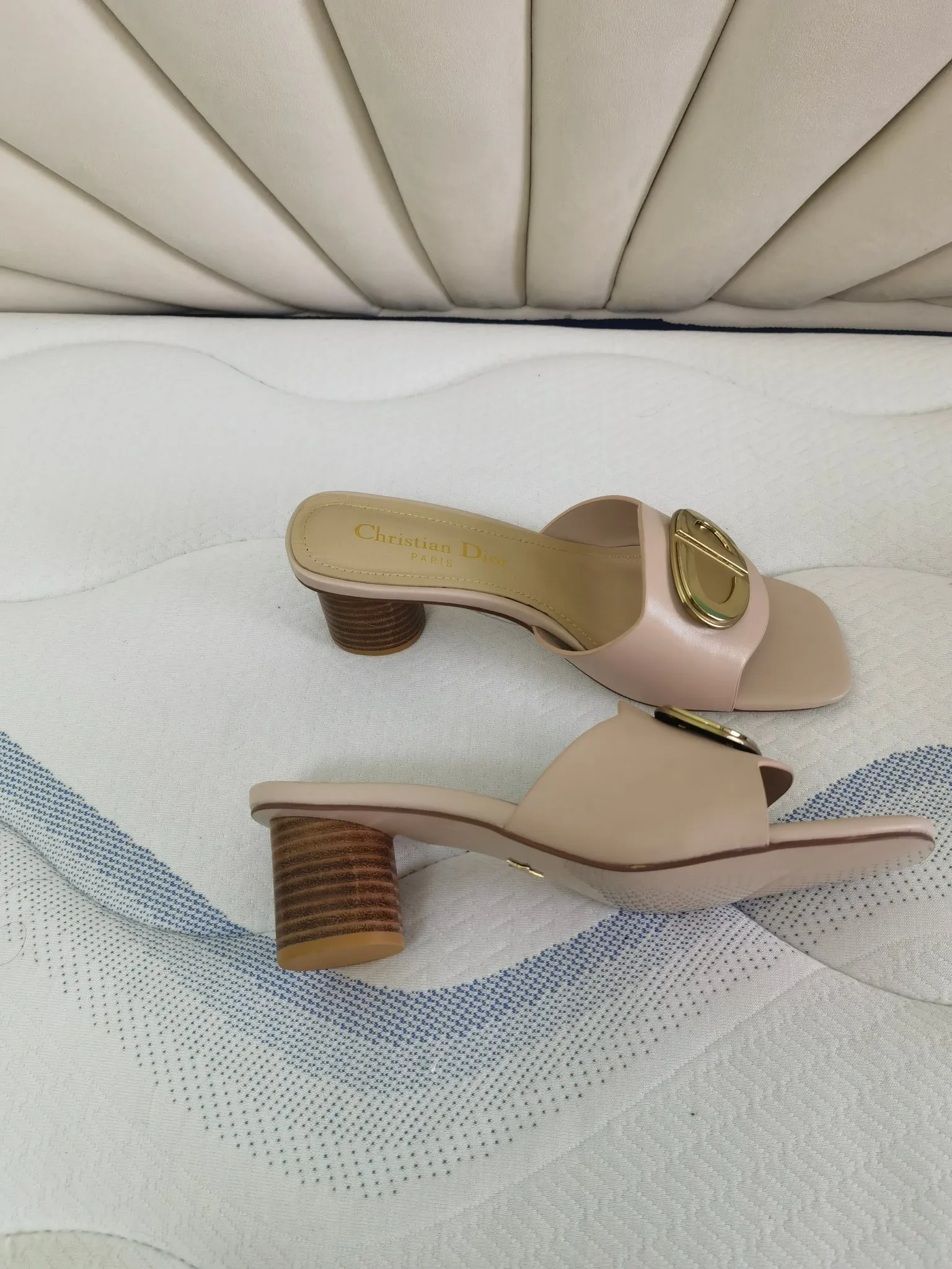👟👟Ex-factory price 340👟👟 Genuine leather sole +40 Dior 2024 summer catwalk model shipped, heel height 6 cm, four colors available, black, white, apricot, blue, size 35-43